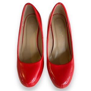 DELICACY RED PLATFORM HEELS/PUMPS. WOMEN’S SIZE 6